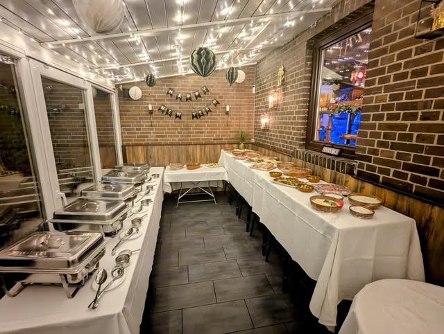 Buffet mit Chafing Dishes bei einer Veranstaltung im Adams